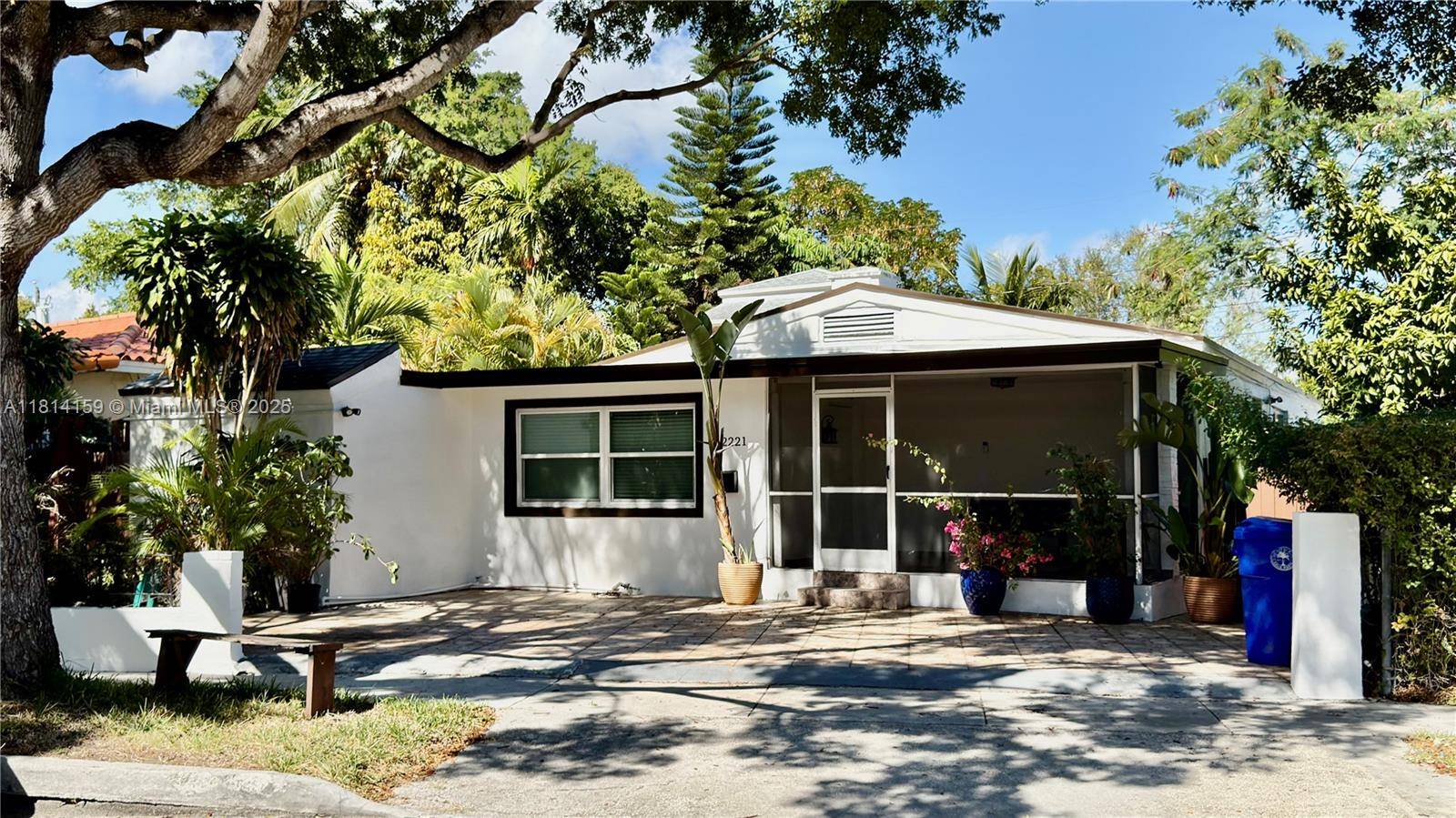 2221 SW 26th LaneMiami - picture