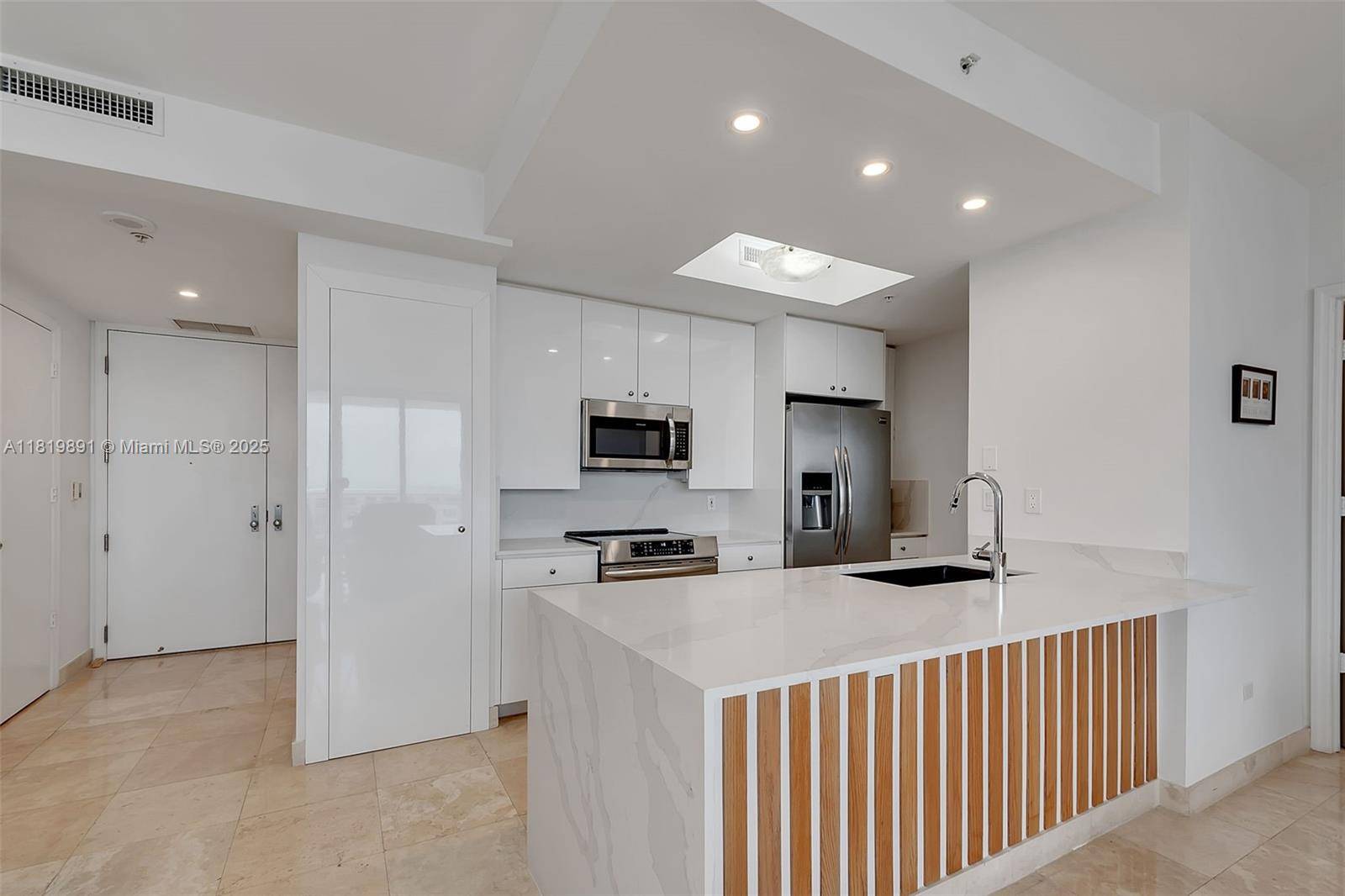 848 Brickell Key DrMiami - THREE TEQUESTA POINT COND condo unit 1803 - picture