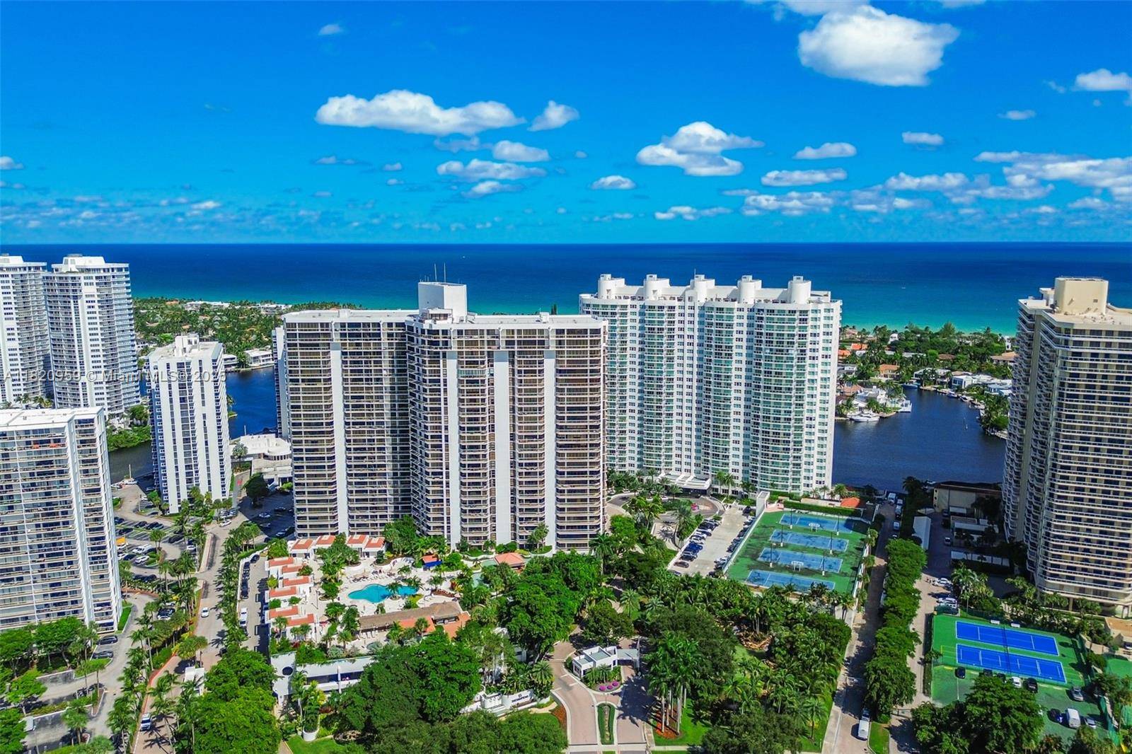20281 E Country Club DrAventura - HAMPTONS WEST CONDO condo unit 1412 - picture