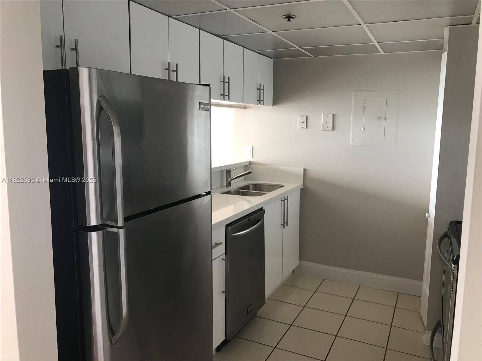 7601 E Treasure DrNorth Bay Village - Condo 5+ Stories,Condo condo unit 2114 - picture