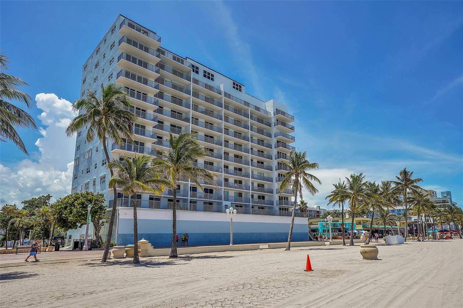 400 N SurfHollywood - Condo condo unit 703 - picture