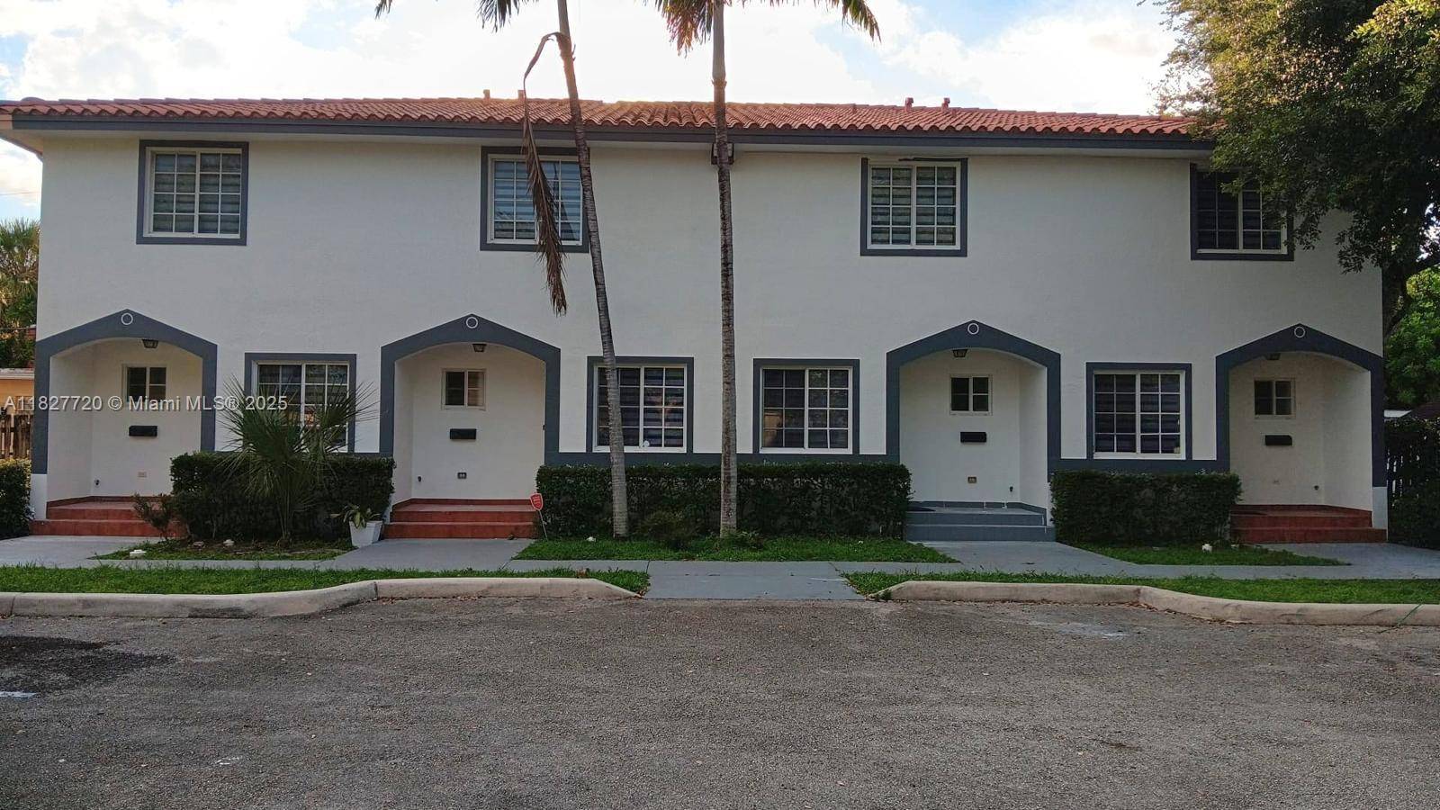 972 N 18th CtHollywood - picture