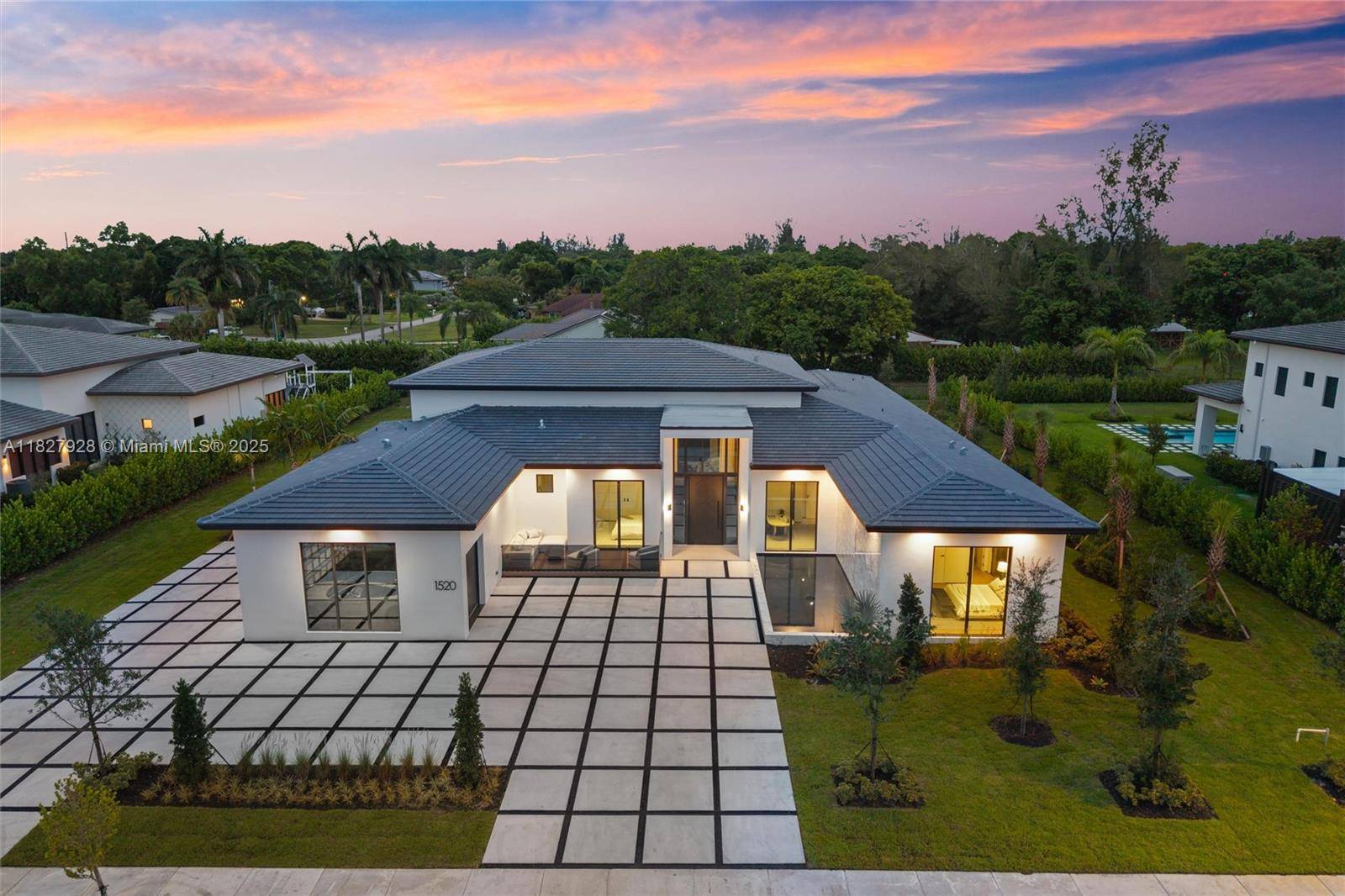 1520 SW 149th TerDavie - picture