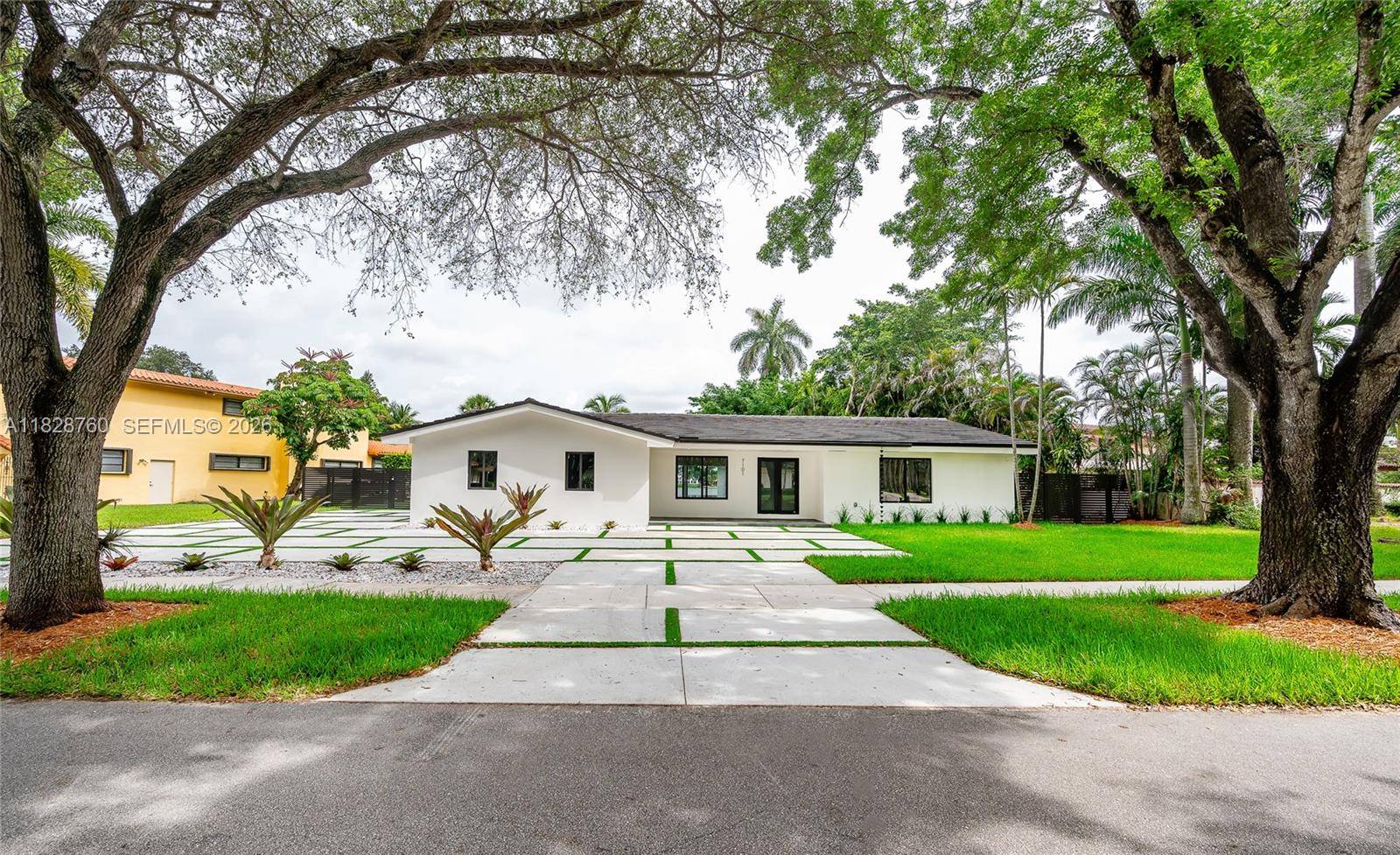 7101 E Troon CirMiami Lakes - picture