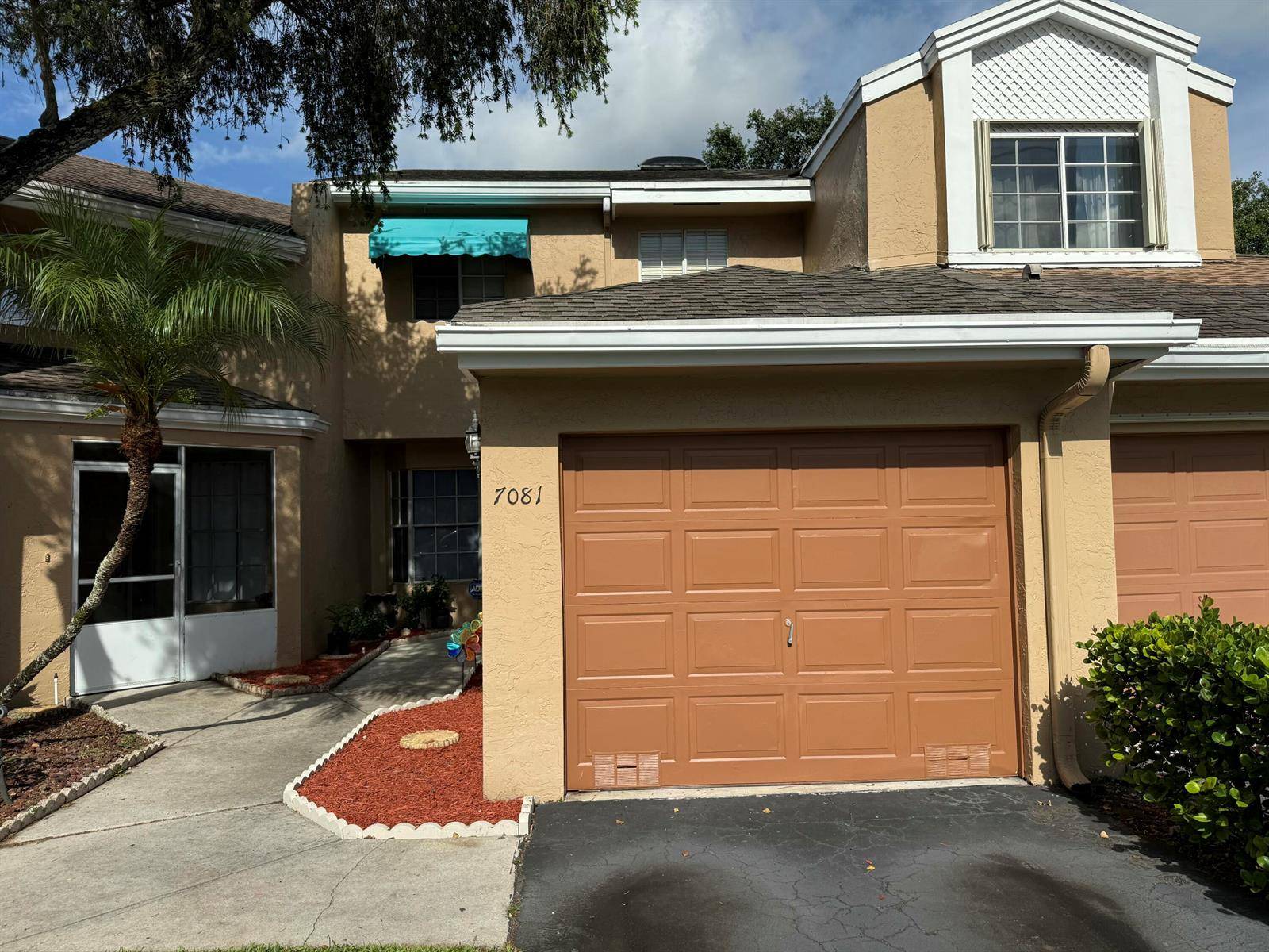 7081 WoodmontTamarac - picture