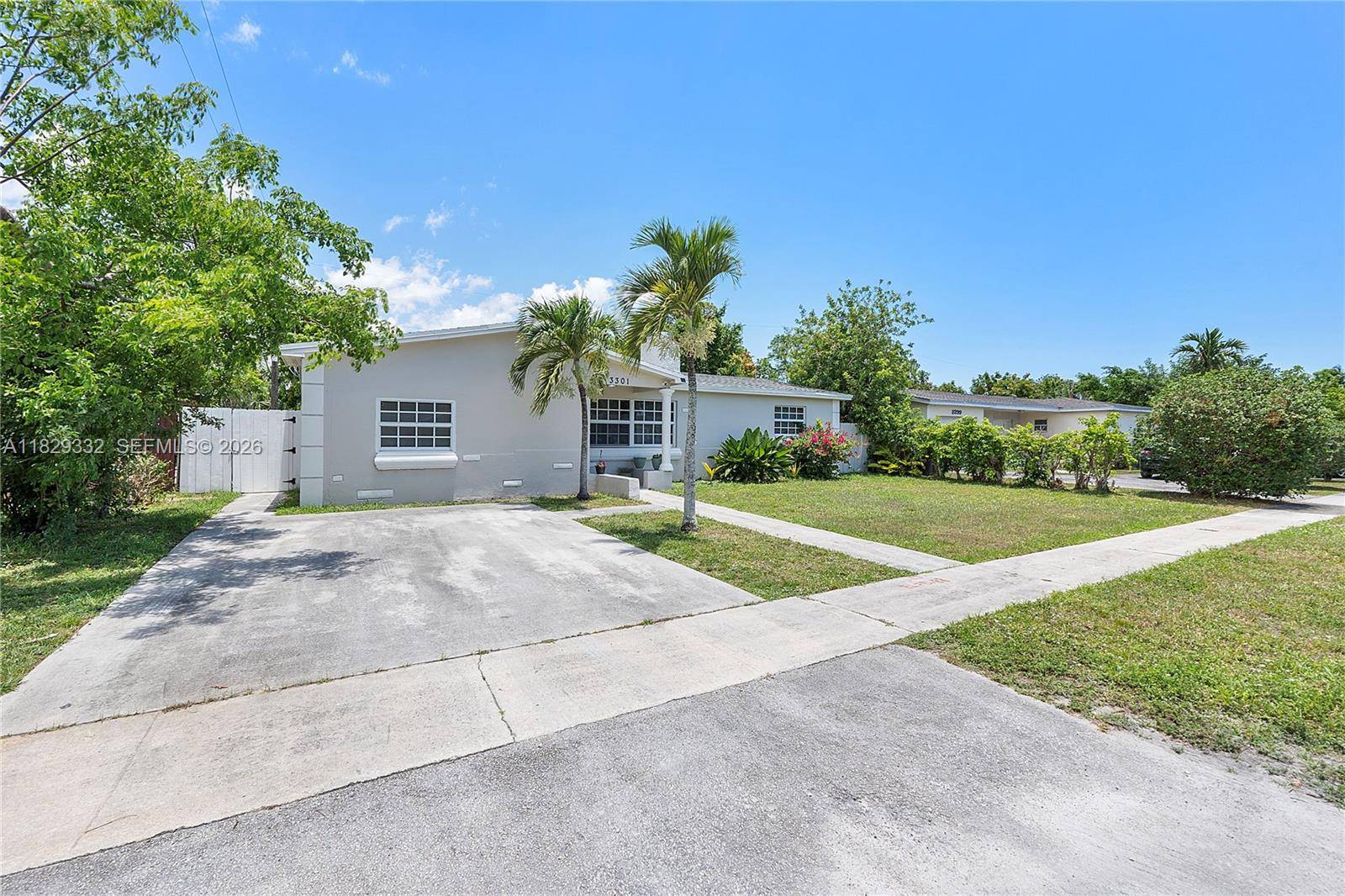 3301 NW 42nd StLauderdale Lakes - picture