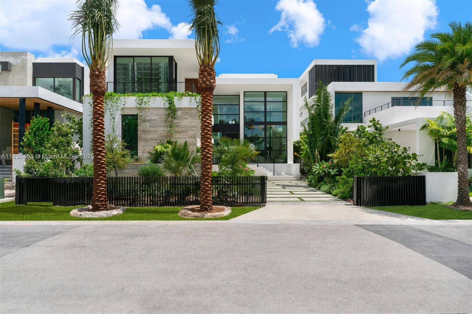 1045 N Venetian DrMiami - picture