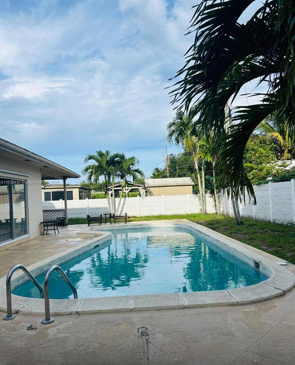 6790 SW 10th CtPembroke Pines - picture