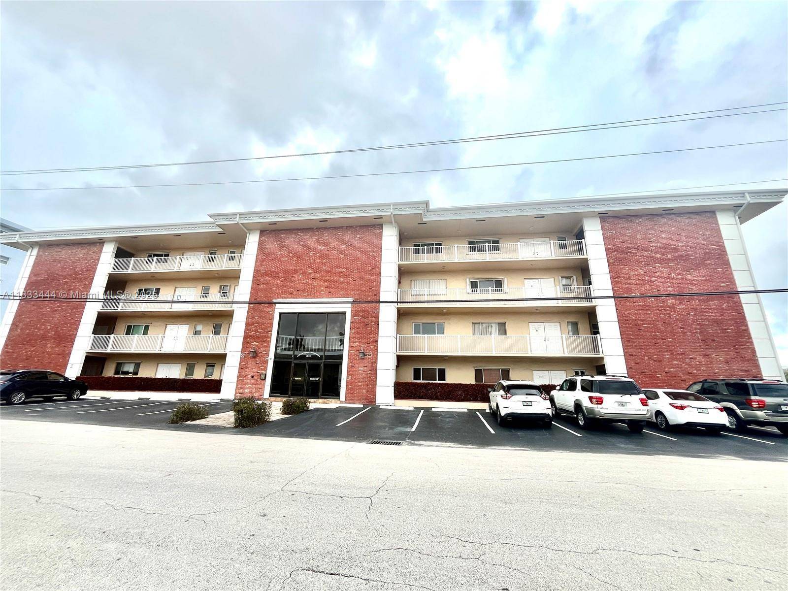 2841 NE 33rd CtFort Lauderdale - BARCLAY SQUARE CONDO condo unit 104 - picture
