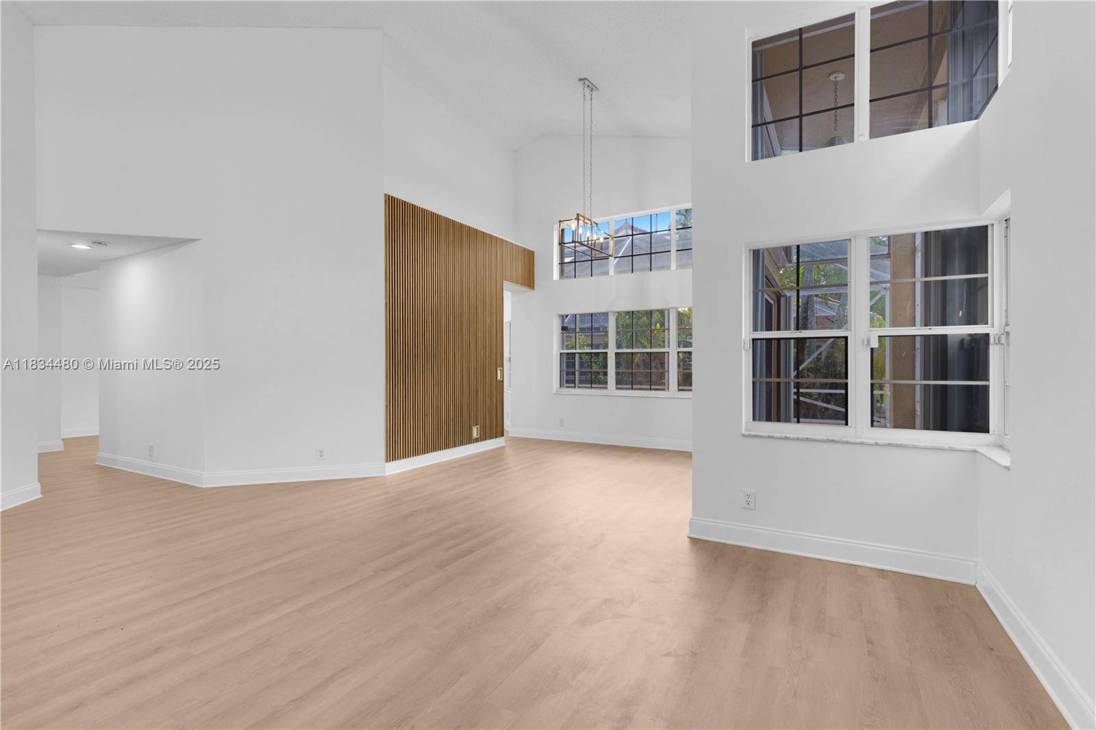 1525 Seabay RdWeston - picture