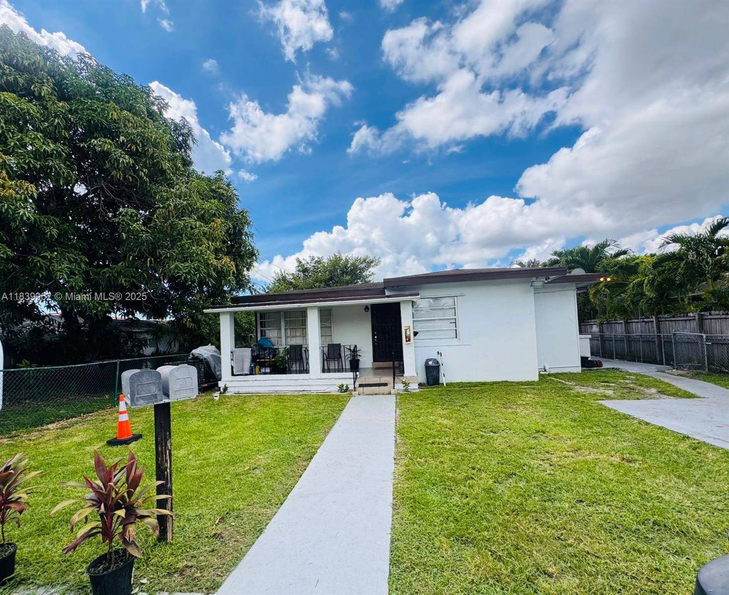 7230 NW 3rd StMiami - picture