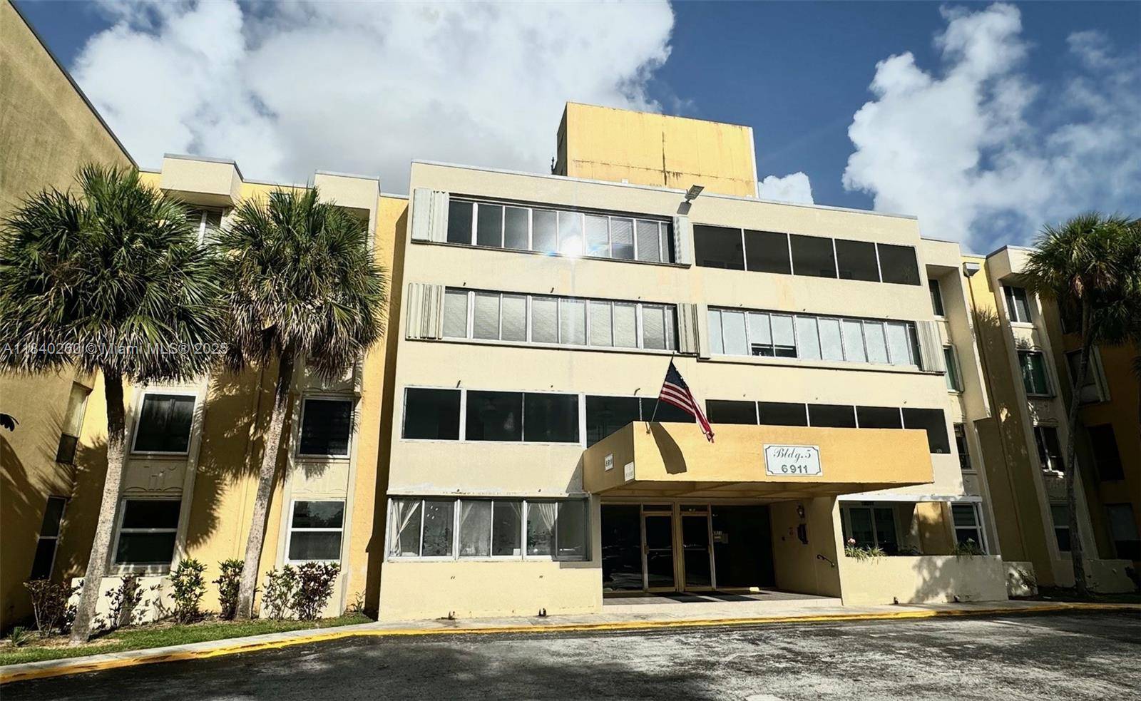 6911 SW 147th AveMiami - SOVEREIGNS CONDO condo unit 3C - picture