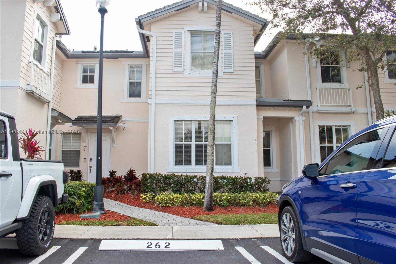 153 SE 28th PlHomestead - Townhouse condo unit 3 - picture