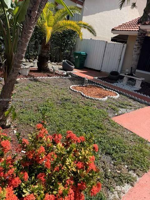 8453 NW 189 Street RdHialeah - picture