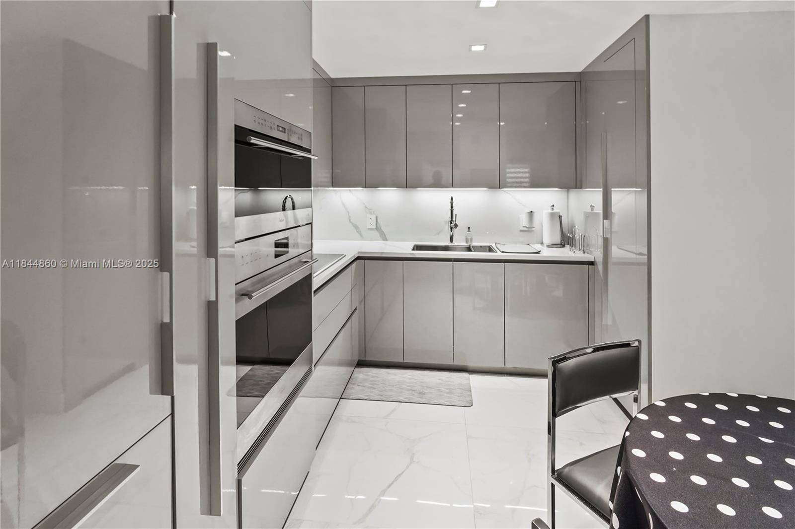 8877 Collins AveSurfside - Condo/Co-Op/Annual,Condo condo unit 705 - picture