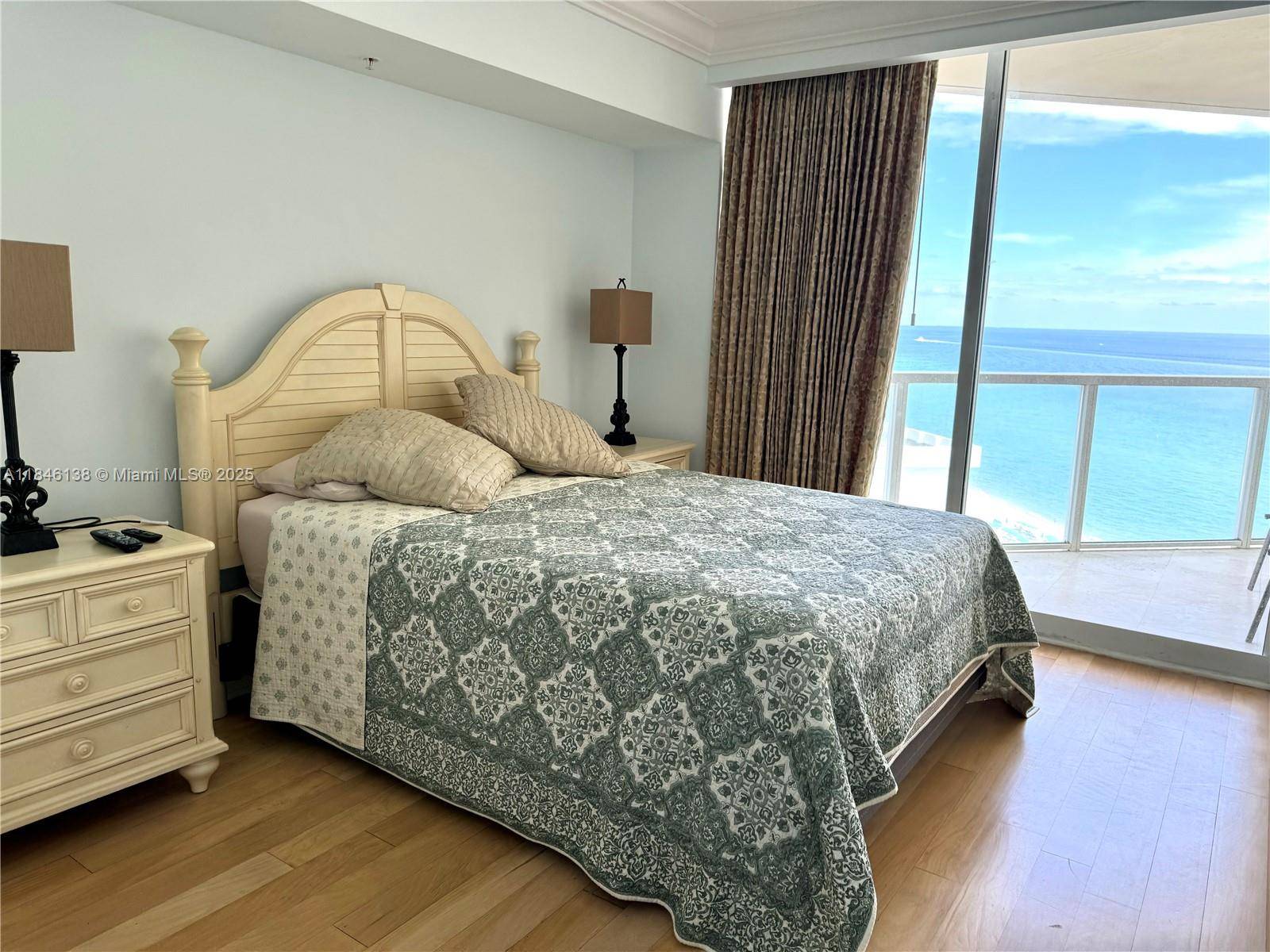 16699 Collins AveSunny Isles Beach - Condo/Co-Op/Annual,Condo condo unit 1504 - picture