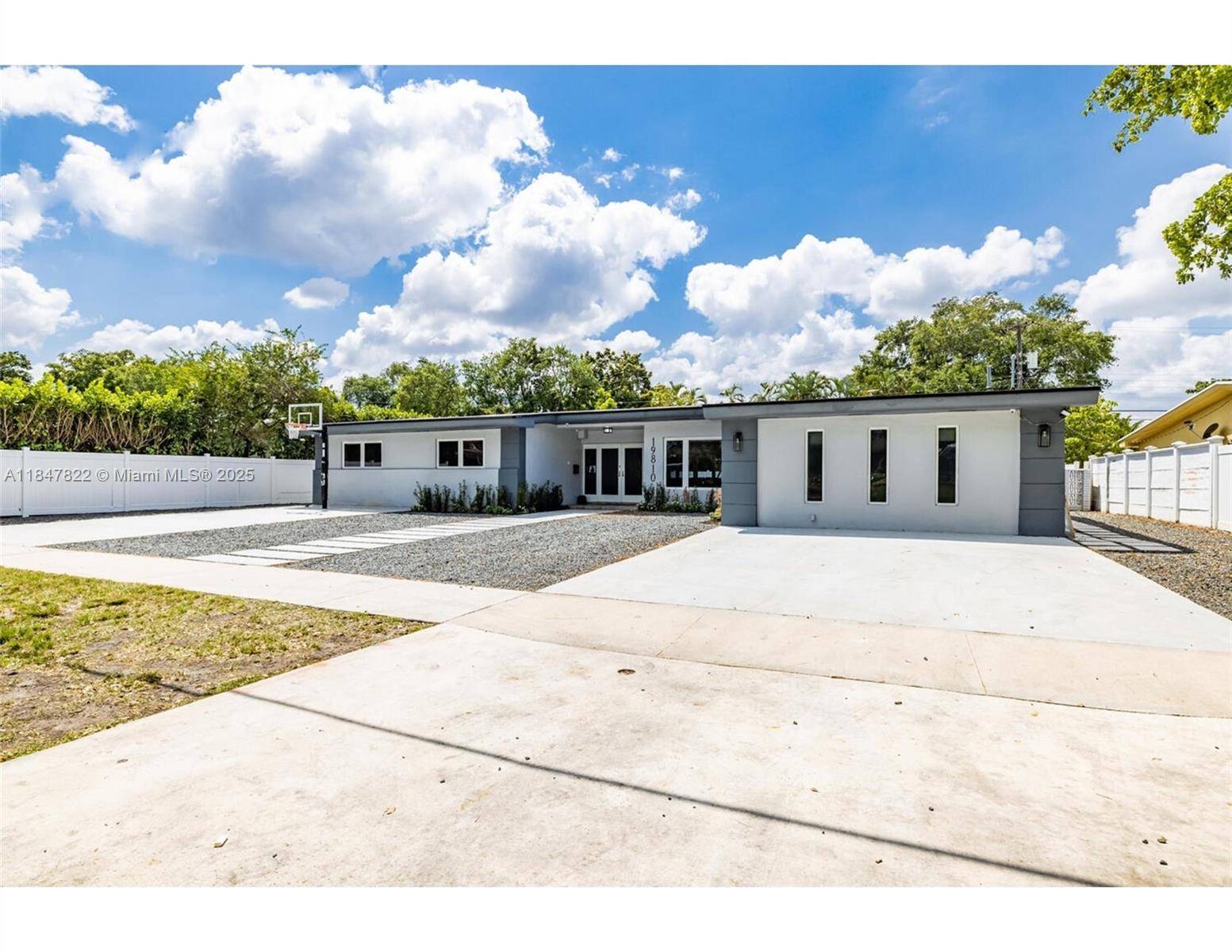 19810 NE 22nd avMiami - picture