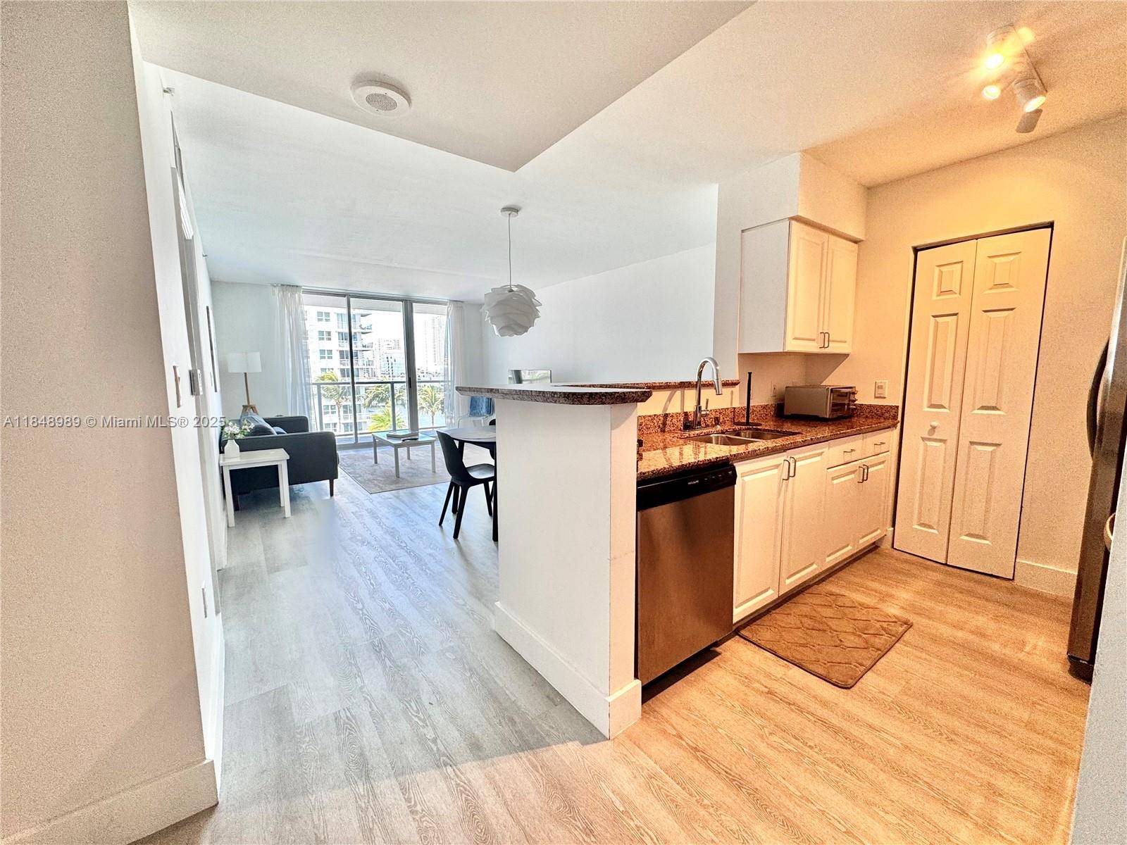 1155 Brickell Bay DrMiami - THE MARK ON BRICKELL COND condo unit 906 - picture