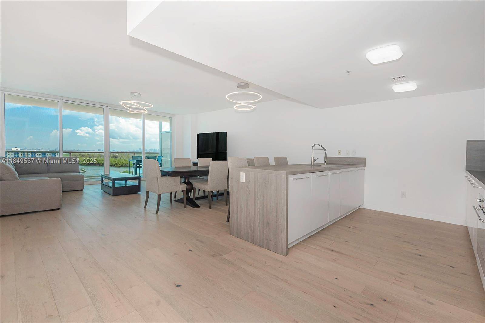 400 Sunny Isles BlvdSunny Isles Beach - 400 SUNNY ISLES CONDO EAS condo unit 1819 ONE LEVEL - picture