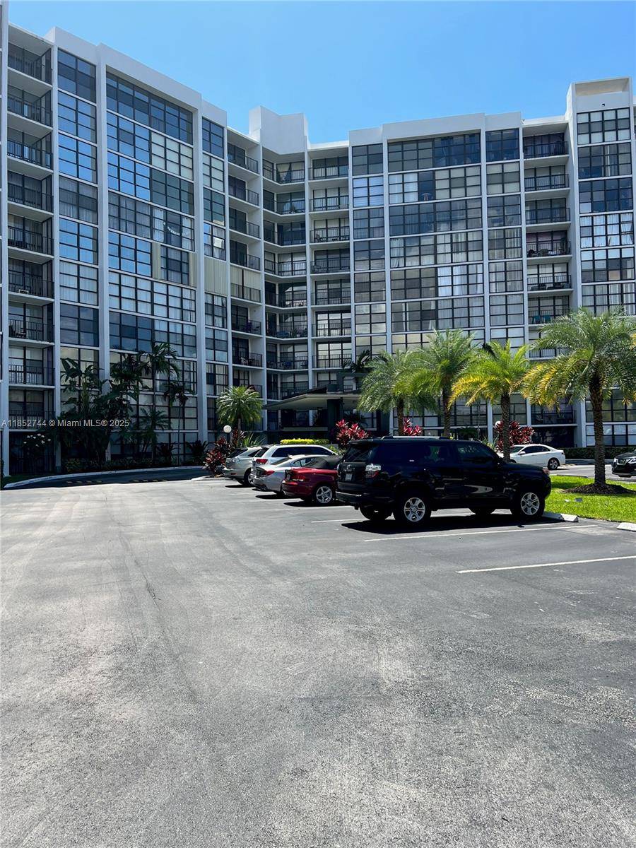 1000 Parkview DrHallandale Beach - Condo 5+ Stories,Condo condo unit 523 - picture