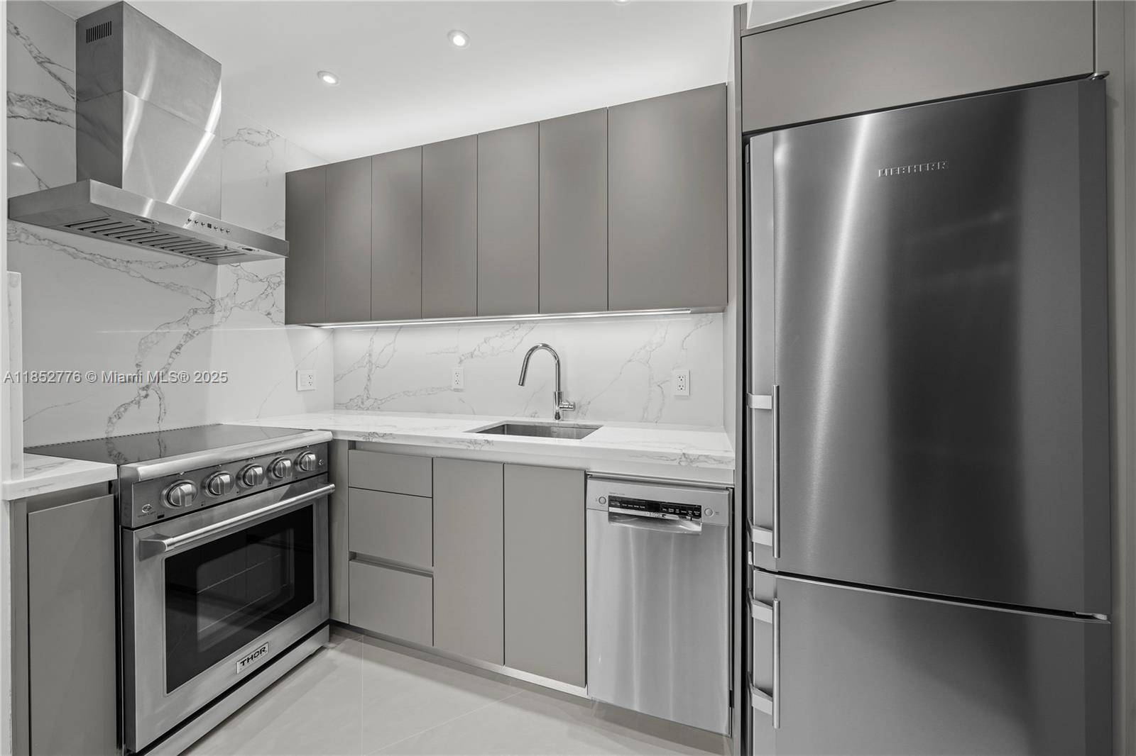 999 Brickell Bay DrMiami - Single Family-Annual,Condo condo unit Unit 904 - picture
