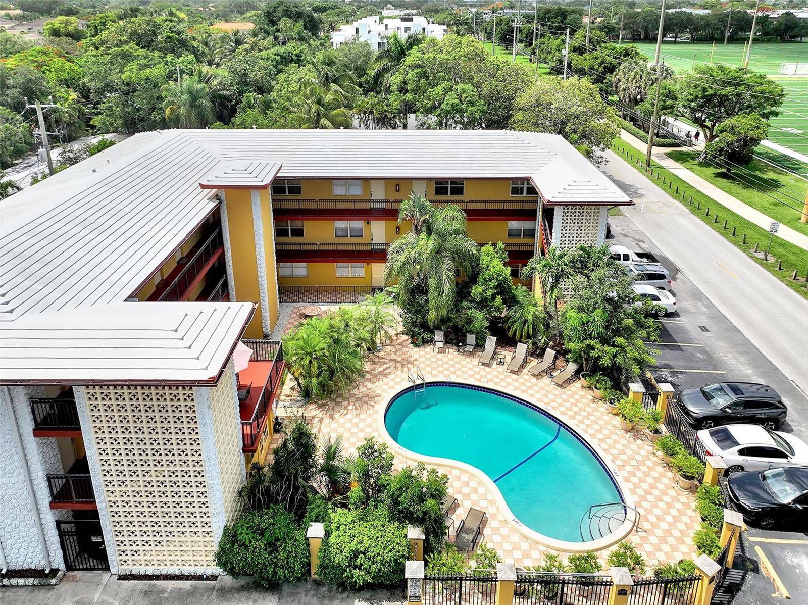 744 NE 14thFort Lauderdale - Sevilla Courts condo unit 4 - picture