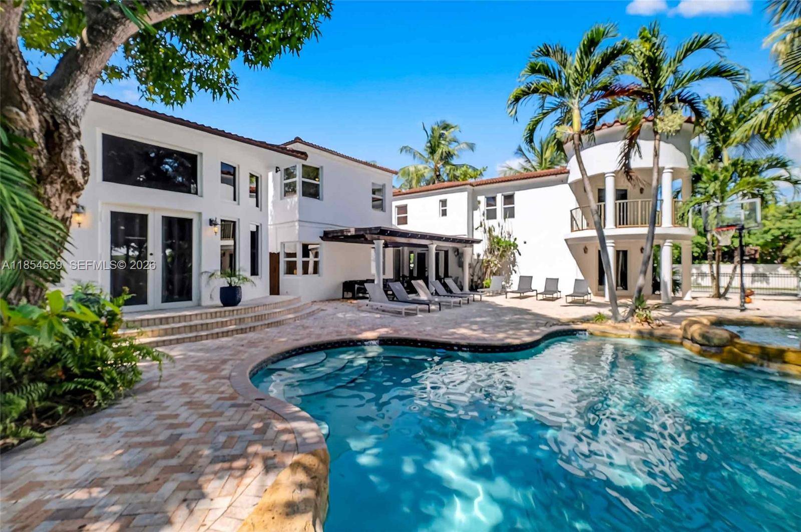 1051 NE 89th StMiami - picture