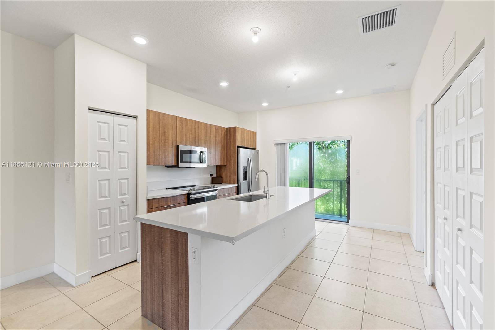 7831 NW 104th AveDoral - APEX AT PARK CENTRAL COND condo unit 22 - picture