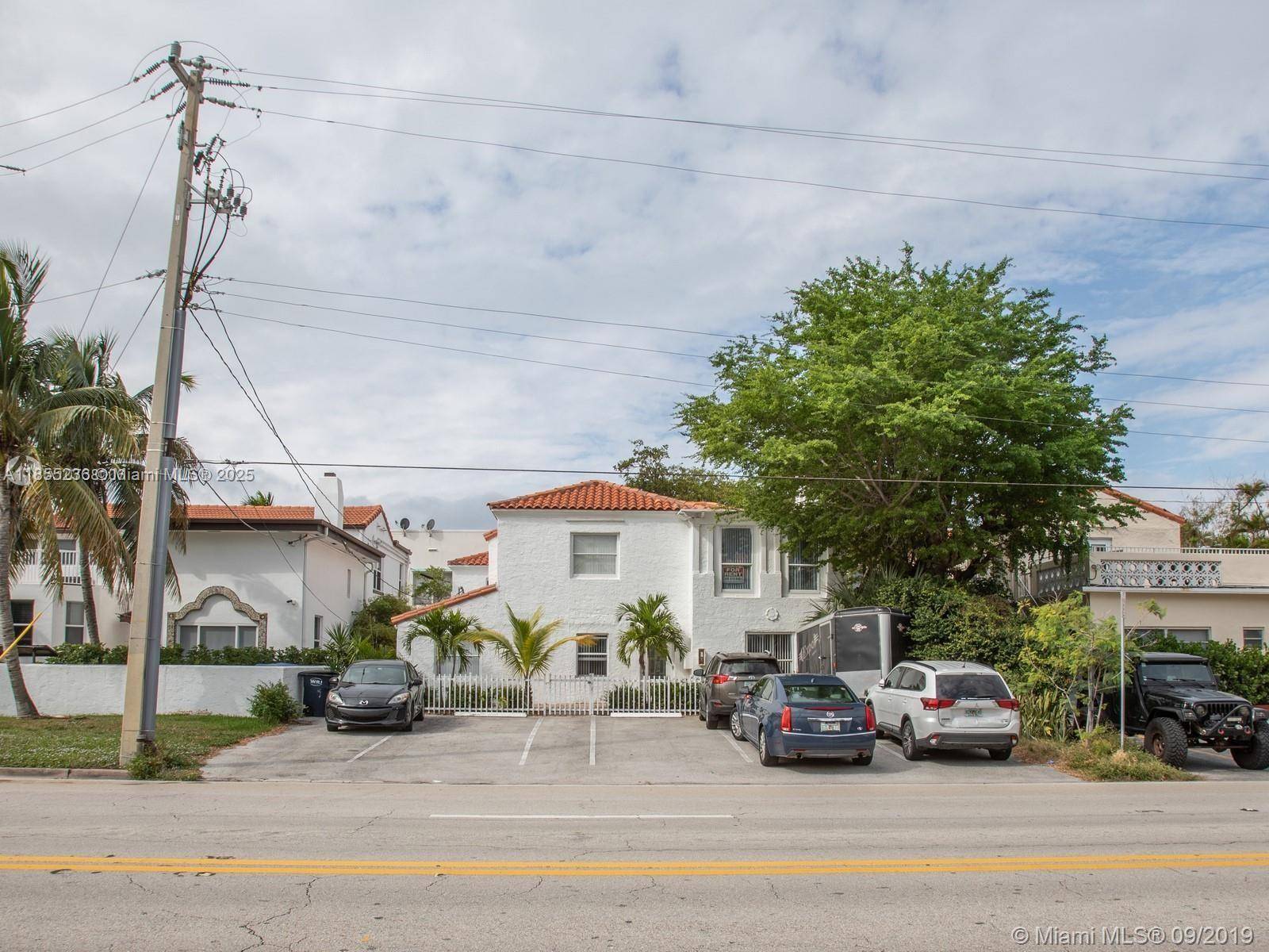 2816 Pine Tree DrMiami Beach - picture