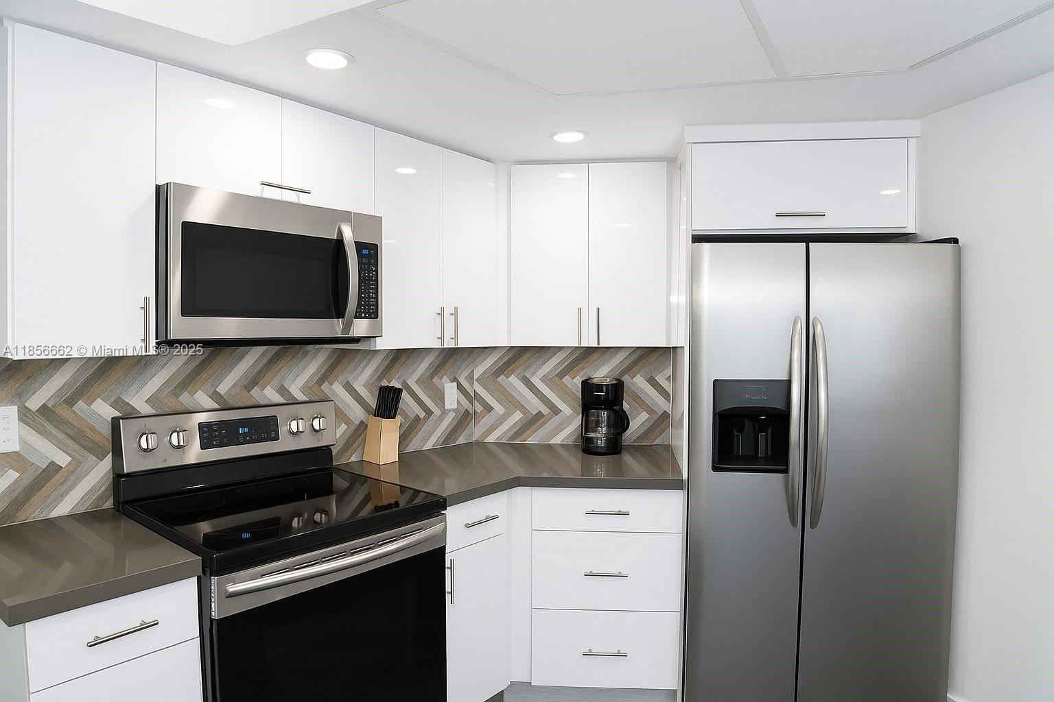 5880 Collins AveMiami Beach - Condo/Co-Op/Seasonal,Condo condo unit 703 - picture