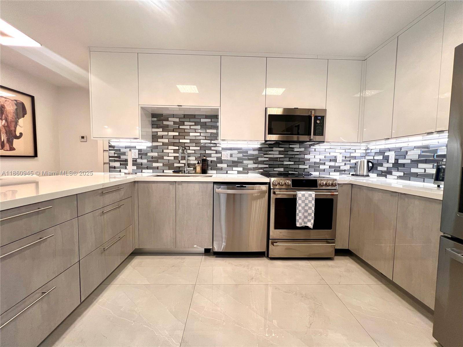 100 Bayview DrSunny Isles Beach - Condo/Co-Op/Annual,Condo condo unit 1524 - picture