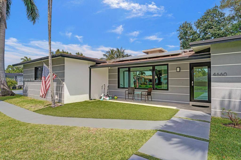 4660 SW 37th AveDania Beach - picture