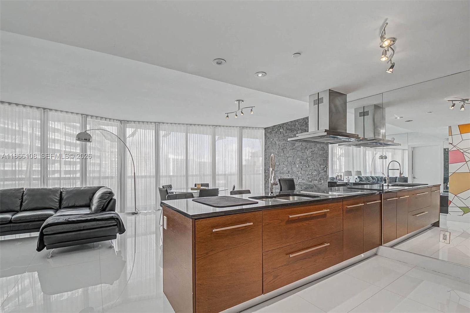 495 Brickell AveMiami - ICON BRICKELL 2,ICON BRICKELL NO TWO condo unit 3504 - picture