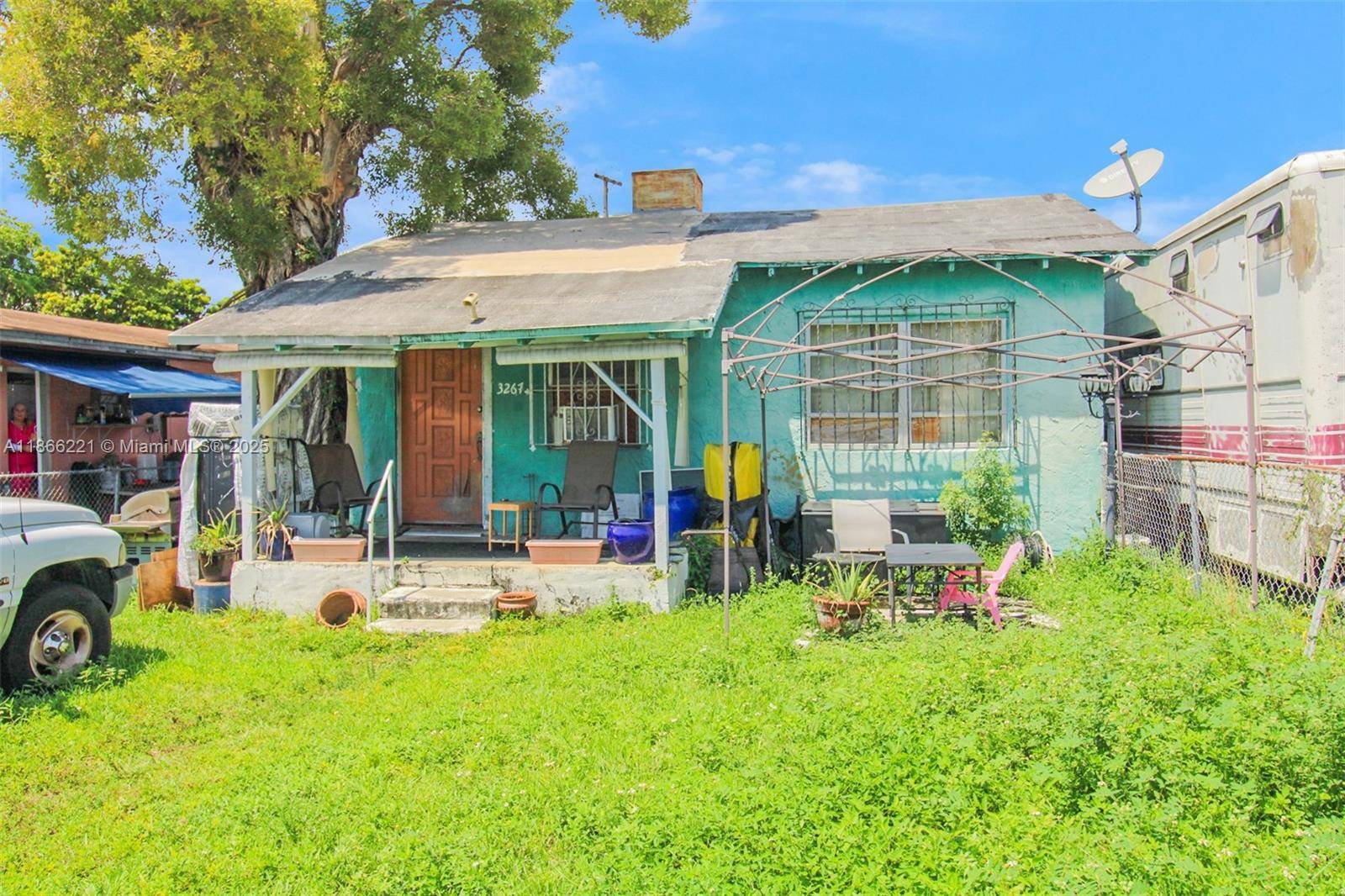 3267 NW 35th StMiami - picture