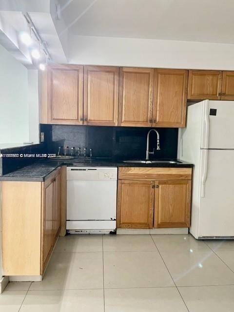 310 SW 10th TerHallandale Beach - picture