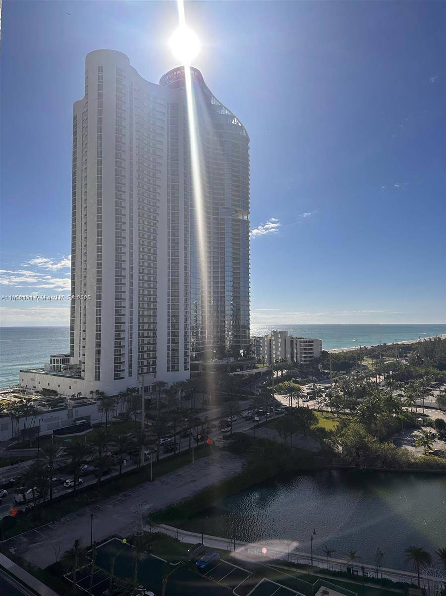 15811 Collins AveSunny Isles Beach - Condo/Co-Op/Seasonal,Condo condo unit 605 - picture