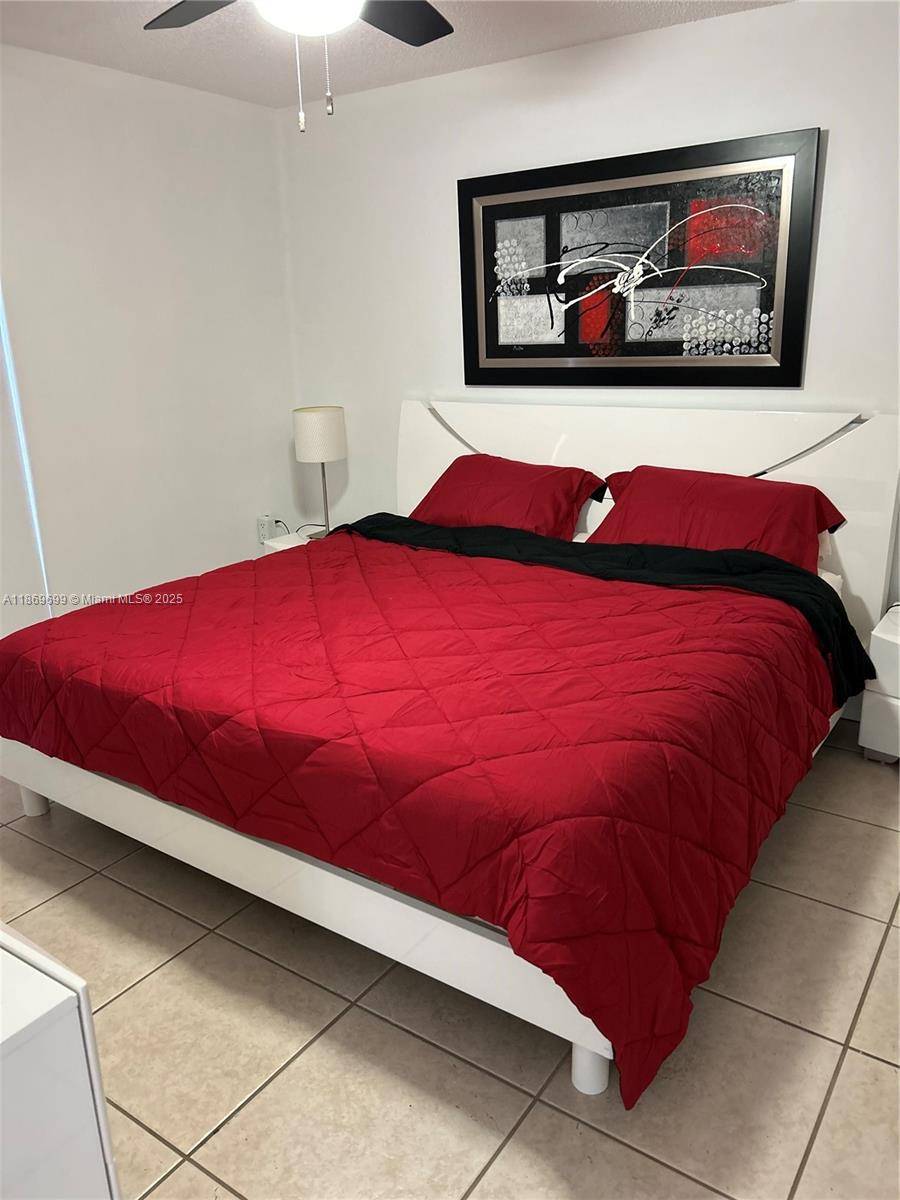 17801 N Bay RdSunny Isles Beach - Condo/Co-Op/Seasonal,Apartment condo unit 203 - picture