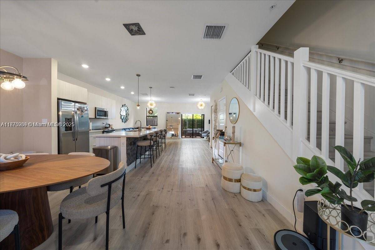 10413 NW 82nd StDoral - Condo 1-4 Stories,Condo condo unit 9 - picture