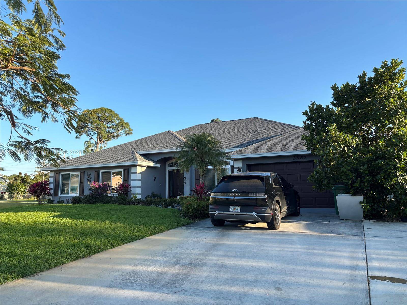 2267 SW Haycraft CirPort St. Lucie - picture