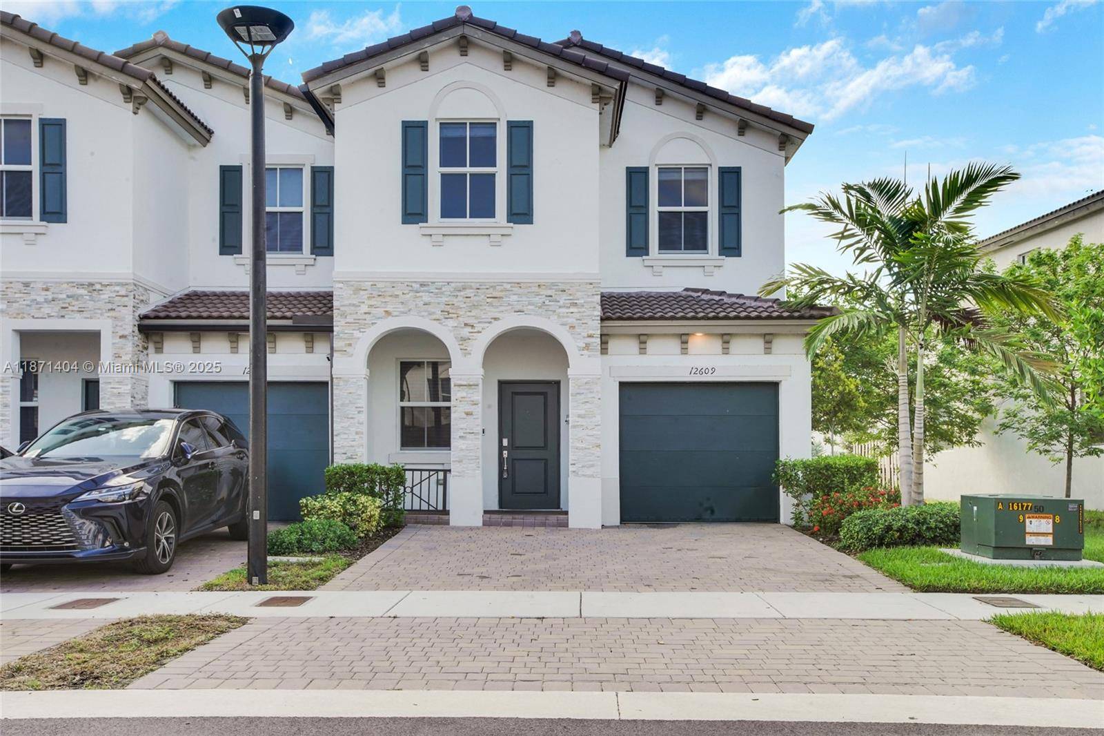 12609 NW 23rd PlMiami - picture