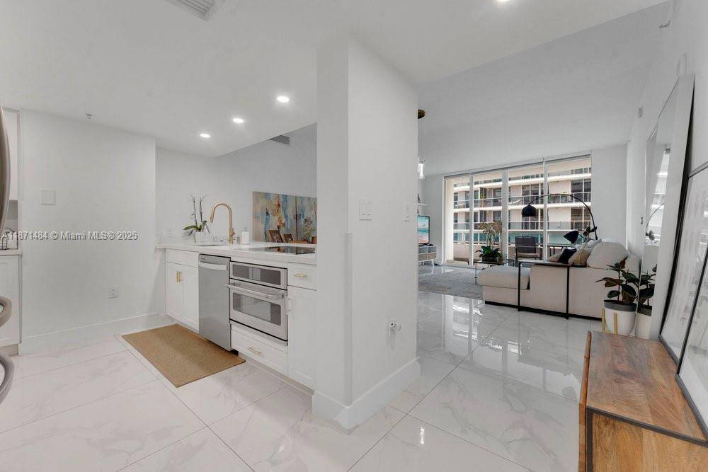 1800 N Bayshore DrMiami - Condo 5+ Stories,Condo condo unit 614 - picture