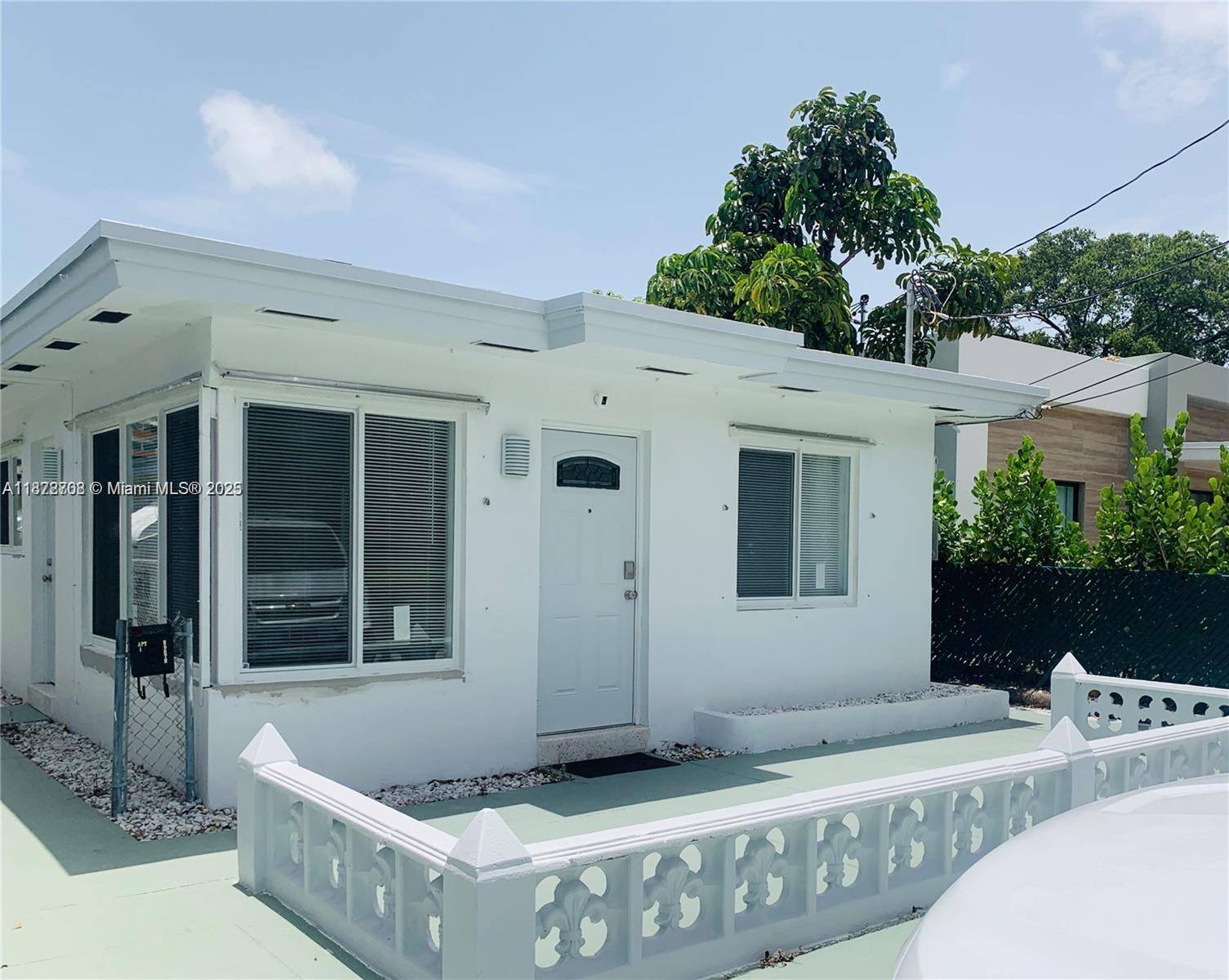 116 SE 9th CtHallandale Beach - picture