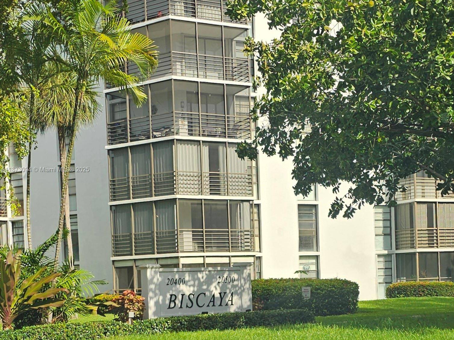 20400 W Country Club DrAventura - BISCAYA IV CONDO condo unit 315 - picture