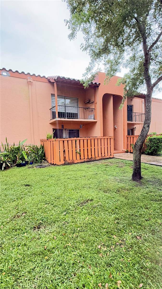 7121 Miami Lakes DrMiami Lakes - Condo 1-4 Stories,Condo condo unit Q8 - picture