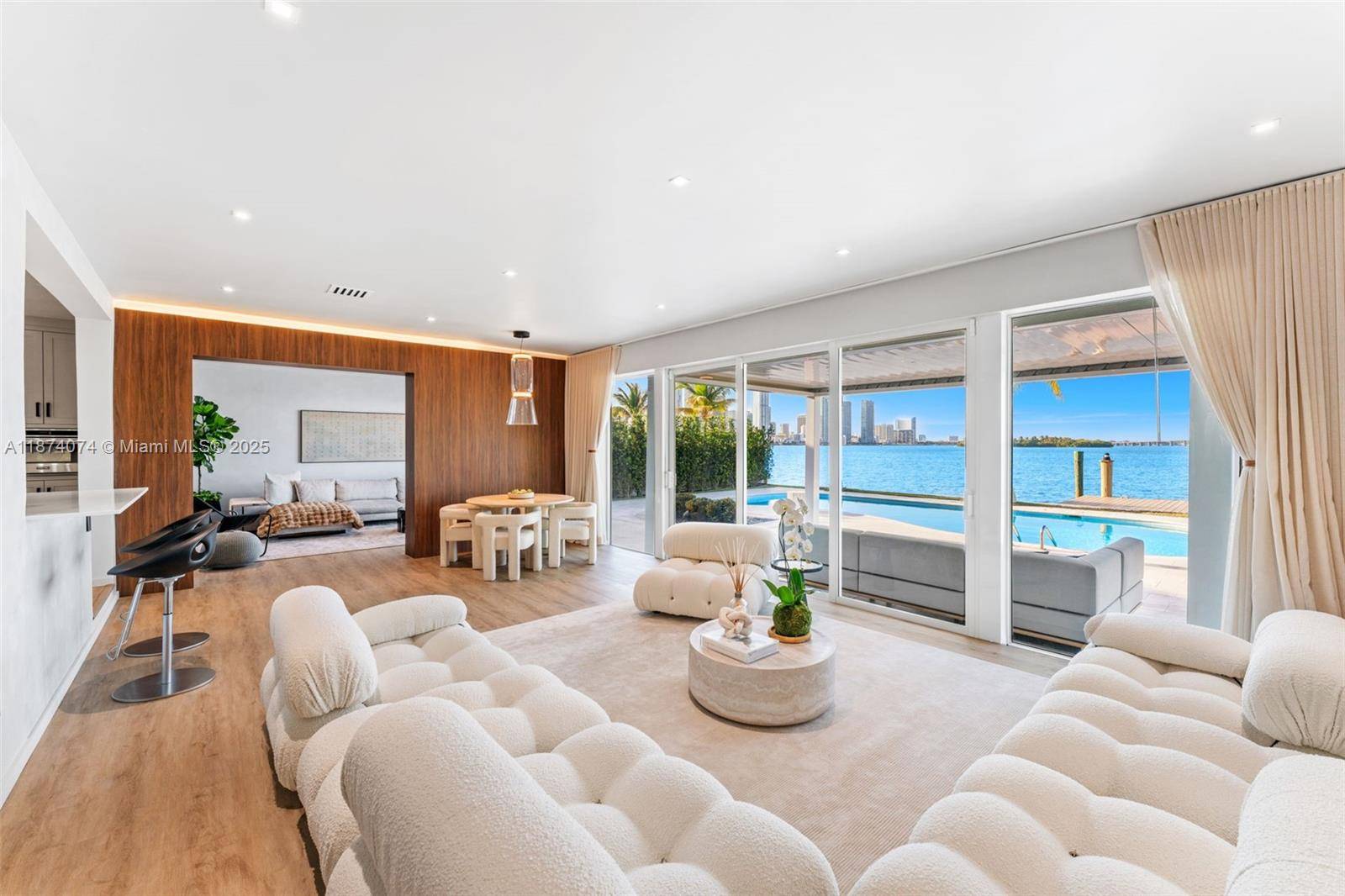 1011 N Venetian DrMiami - picture