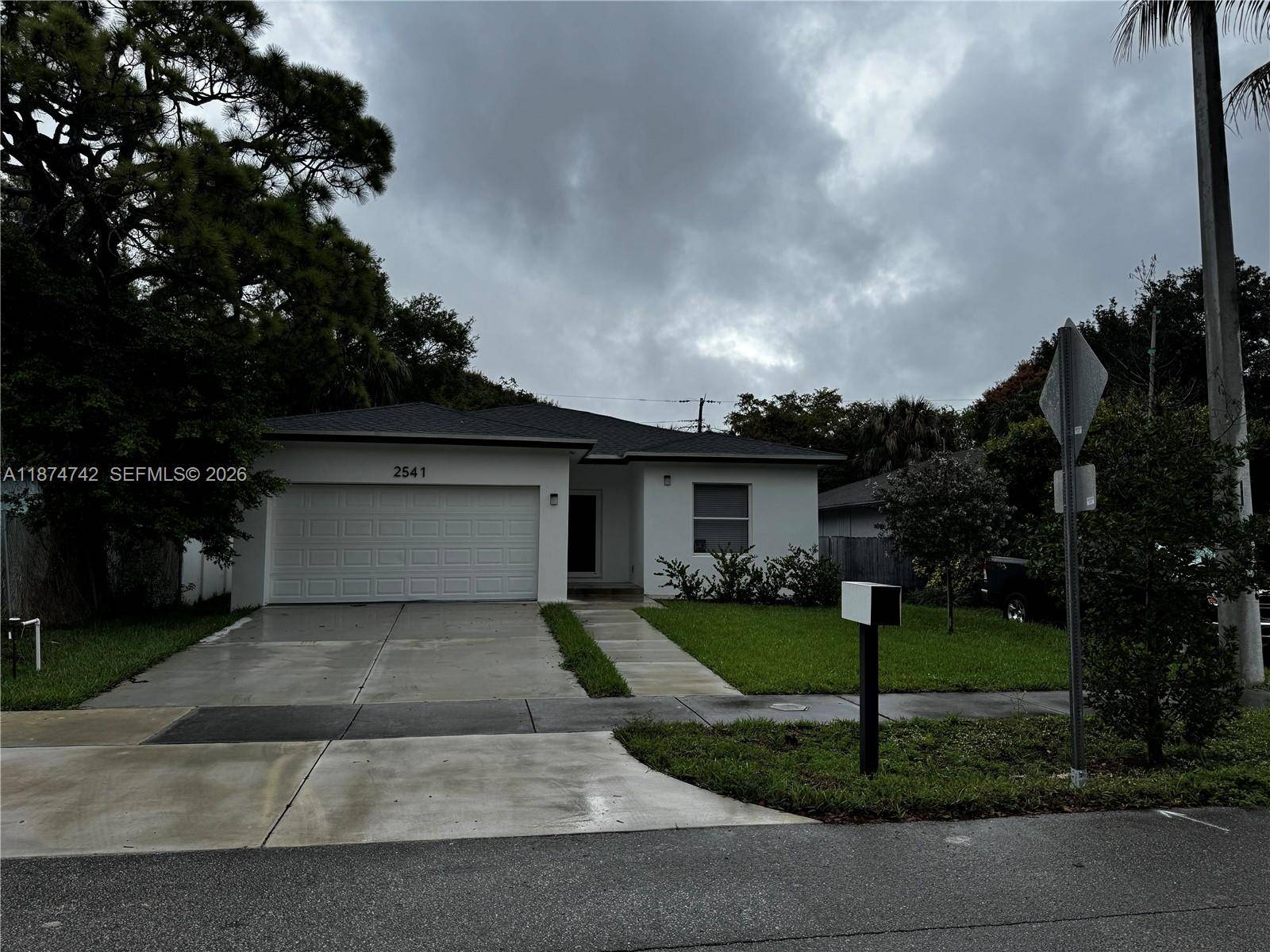 2541 NW 9th StFort Lauderdale - picture