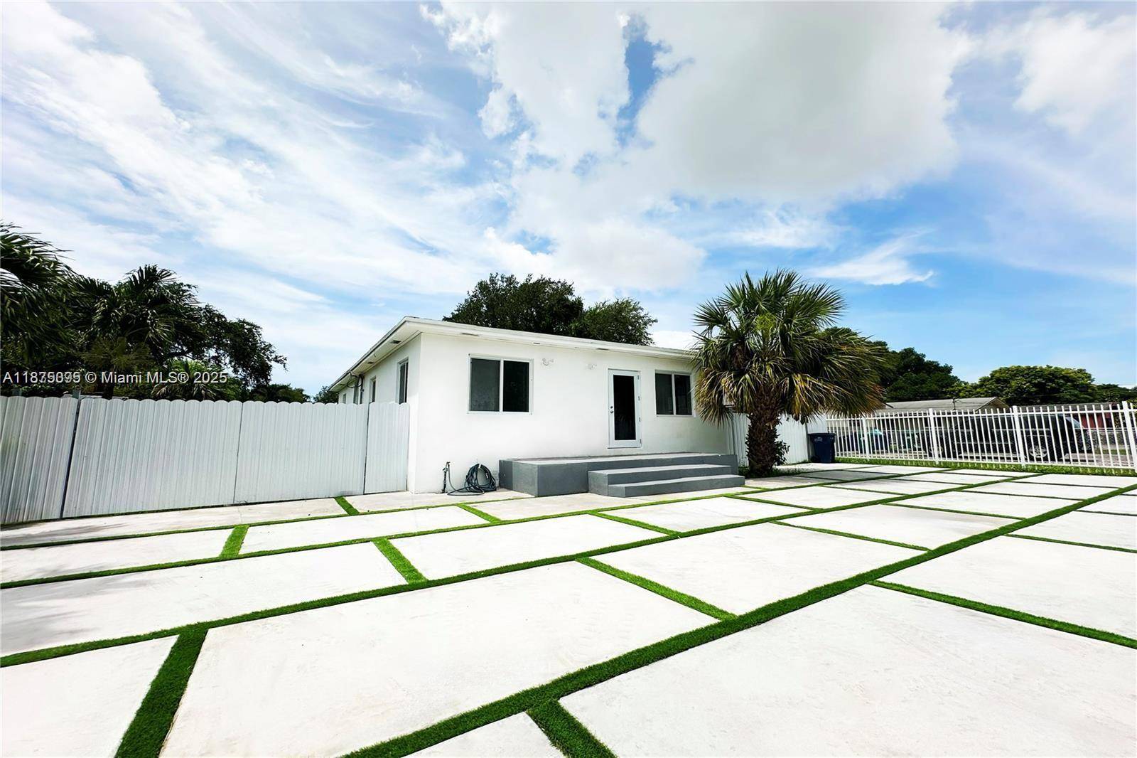 2740 NW 49th StMiami - picture