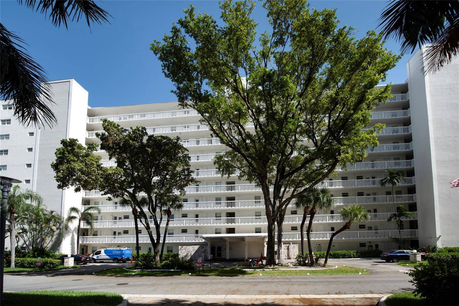 2555 NE 11thFort Lauderdale - Horizon House condo unit 902 - picture