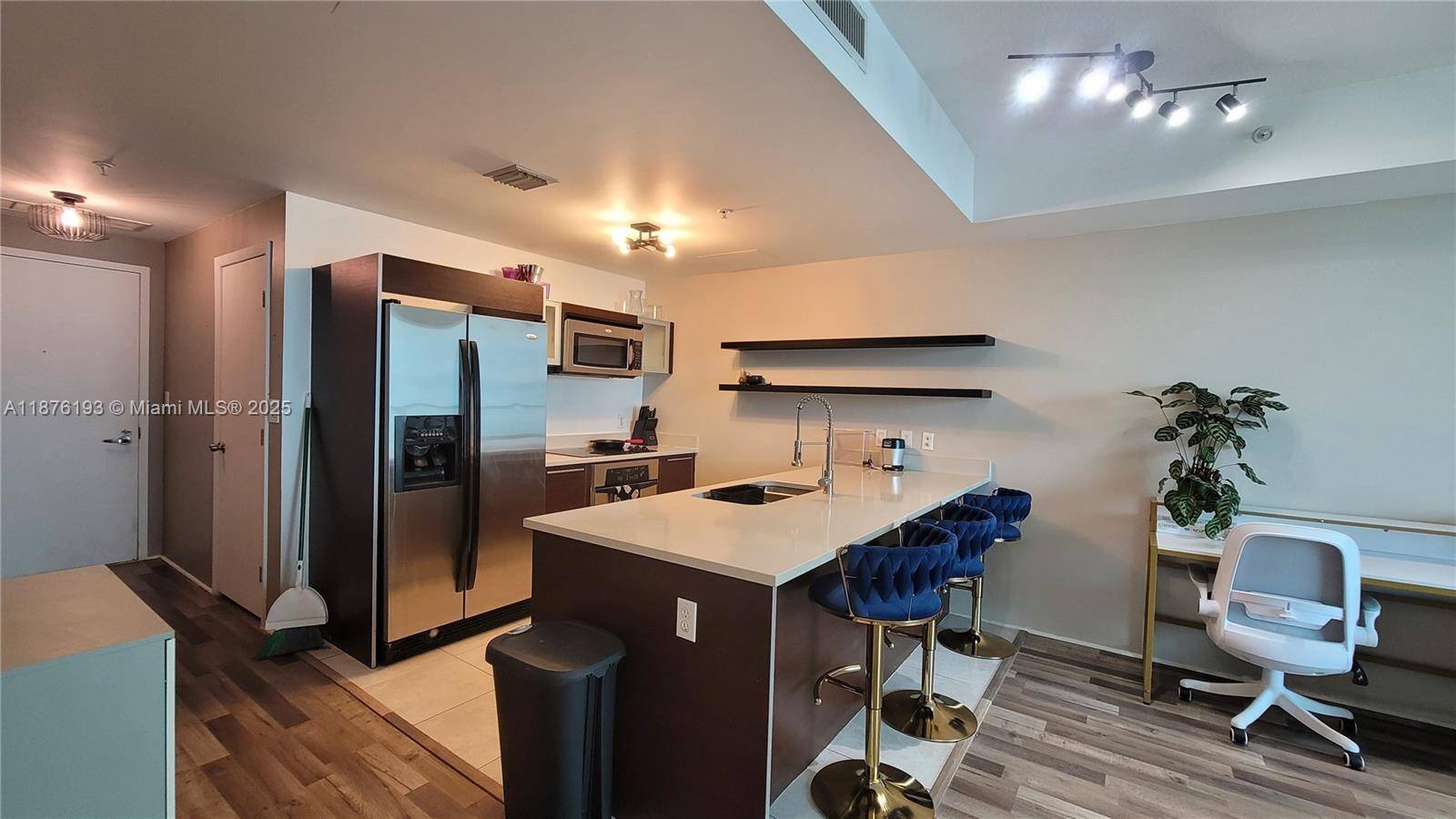 1900 N Bayshore DrMiami - Condo/Co-Op/Annual,Condo condo unit 2009 - picture