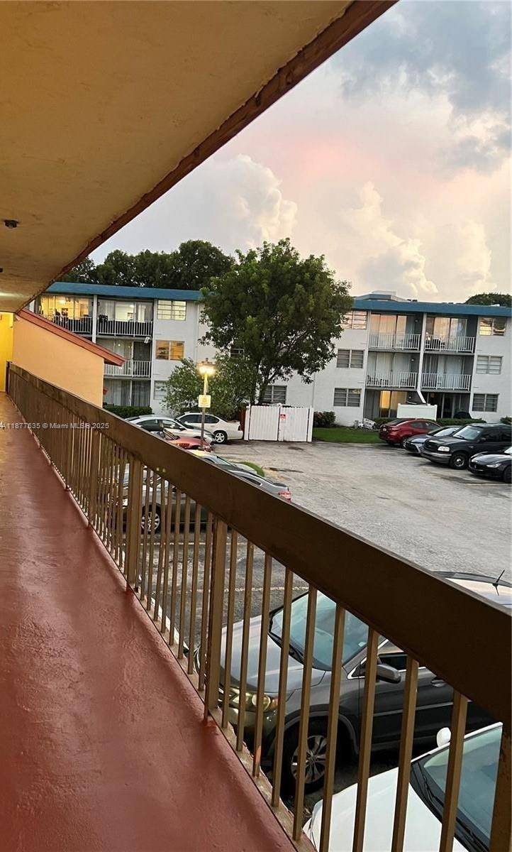 8875 Fontainebleau BlvdMiami - Condo 1-4 Stories,Condo condo unit 203 - picture